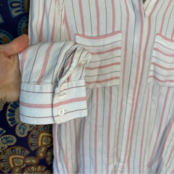 🦋5/20$🦋 striped stretchy button up shirt - Picture 3 of 8